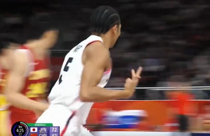 无语了！日本男篮连续得分 中国男篮落后达到全场最高的35分...